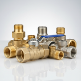 Réservoir d'eau potable - gros plan valves et raccords