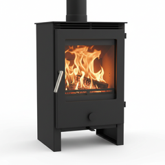 Poêle à bois pour tiny house - gros plan avec feu