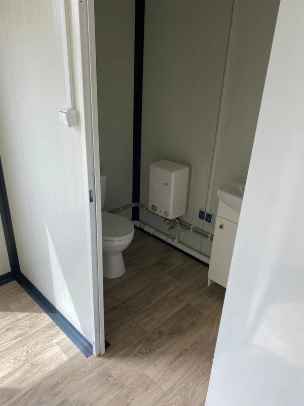 Bureau mobile 4 saisons – 40 x 8 pi – Double vitrage – Salle de bain intégrée