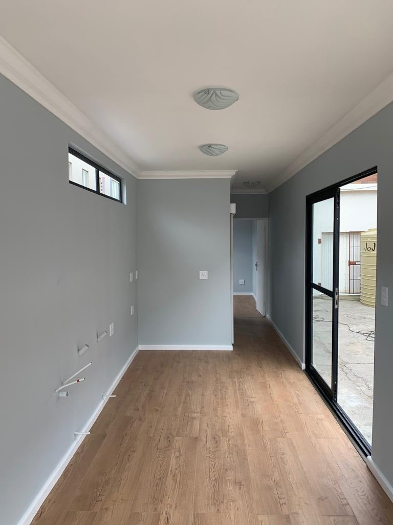 Container maritime  bureau mobile 40 pieds x 8, isolé 4 saisons, avec porte, fenêtre et toilette