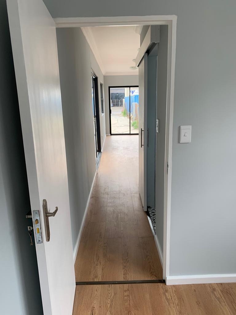 Container maritime  bureau mobile 40 pieds x 8, isolé 4 saisons, avec porte, fenêtre et toilette