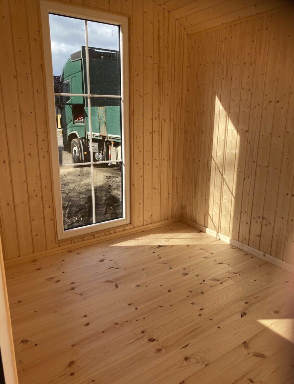 Tiny House mobile 4 saisons – 20 x 8 pi – Structure acier et bois – Finition complète