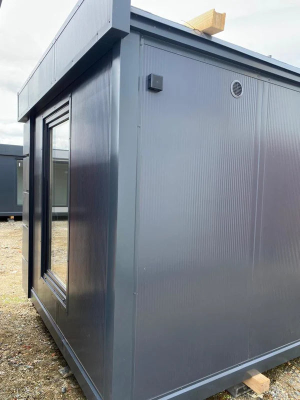 Bureau mobile 4 saisons – 40 x 8 pi – Double vitrage – Salle de bain intégrée