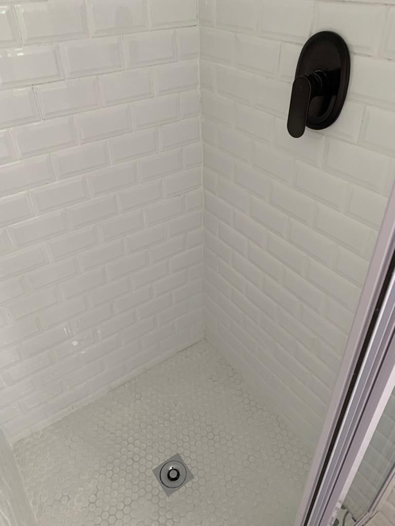 Container maritime  bureau mobile 40 pieds x 8, isolé 4 saisons, avec porte, fenêtre et toilette