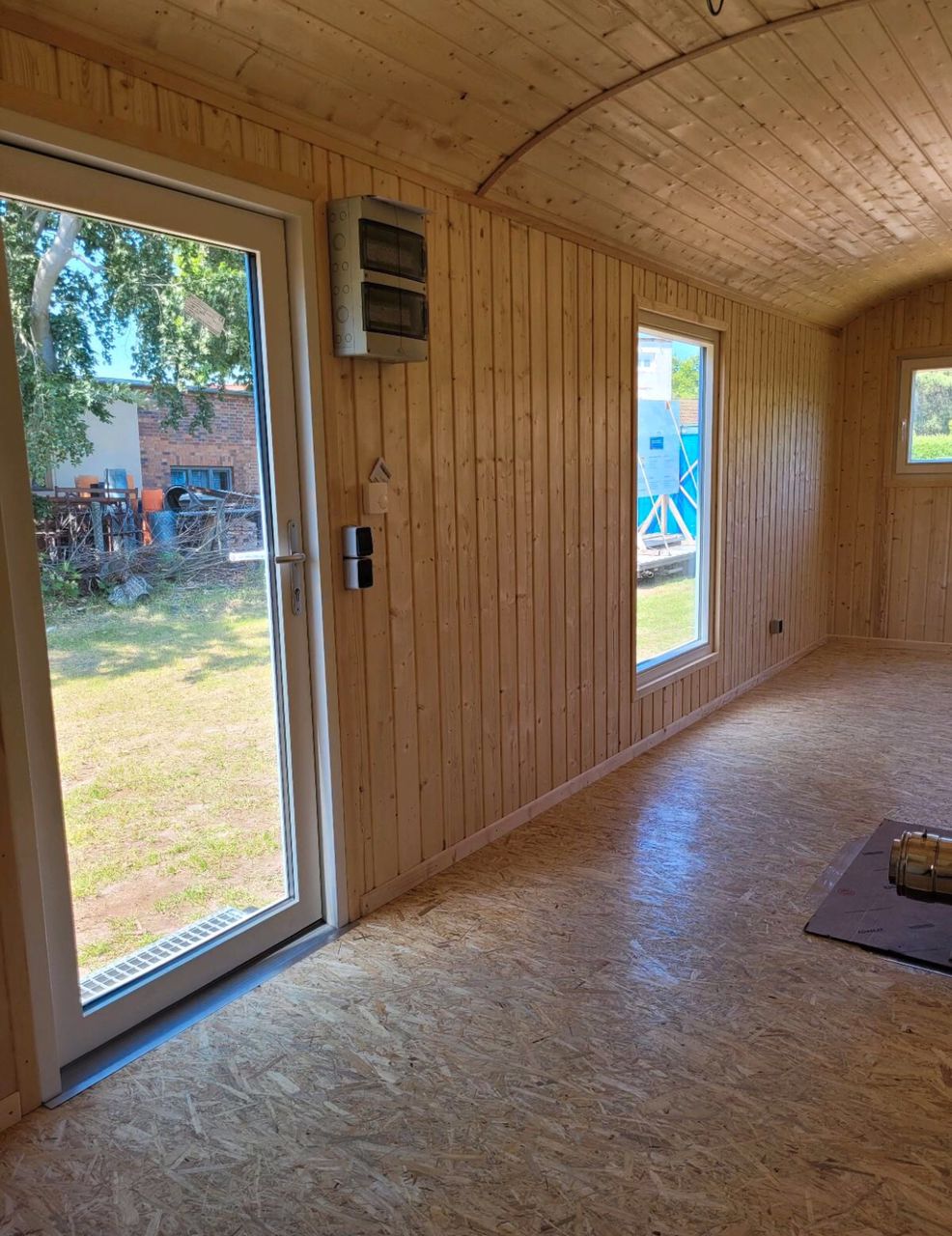 Remorque mobile 4 saisons – 20 x 8 pi – Acier & bois – Finition complète – Poêle à bois inclus