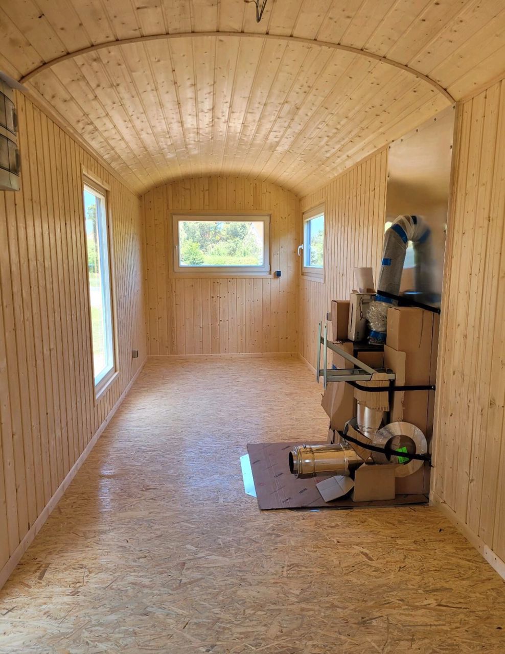 Remorque mobile 4 saisons – 20 x 8 pi – Acier & bois – Finition complète – Poêle à bois inclus