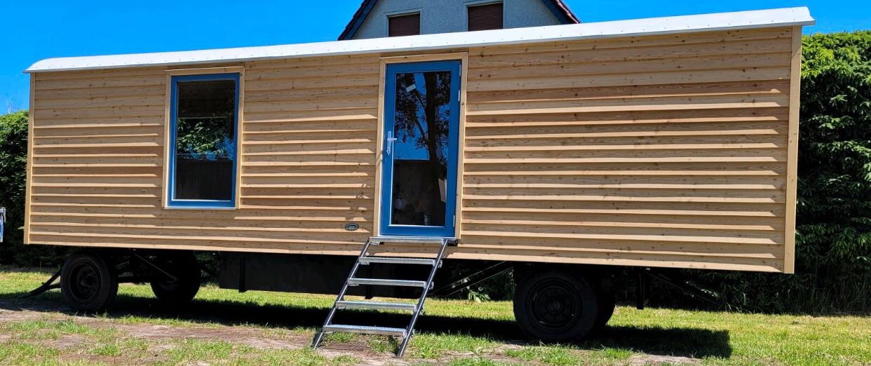 Remorque mobile 4 saisons – 20 x 8 pi – Acier & bois – Finition complète – Poêle à bois inclus